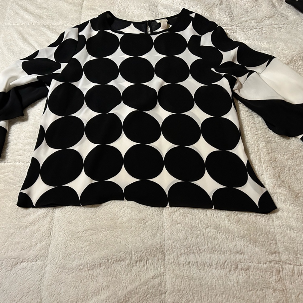 Black and white Chico’s top.   NWT.